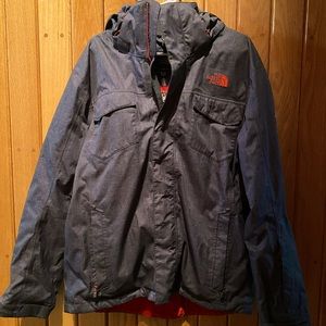 Men’s North Face ski/snowboard shell with inner snow skirt, size large
